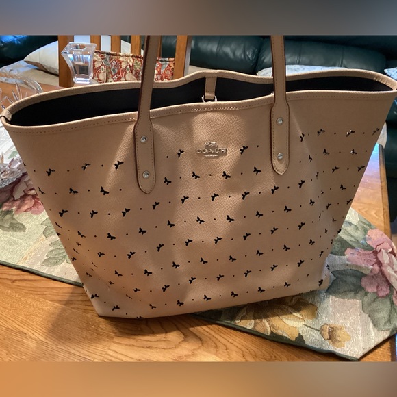 Coach Handbags - Coach butterfly beechwood beige tote bag